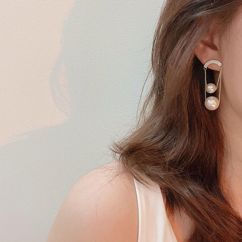 Mode Einfache Lange Quaste Perle Süße Frauen Legierung Ohrringe display picture 6