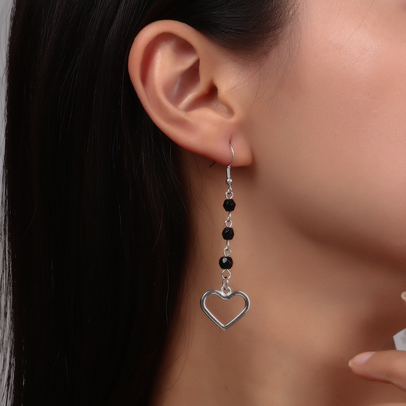 Simple Style Long Tassel Beads Hollow Heart Pendant Earrings display picture 2
