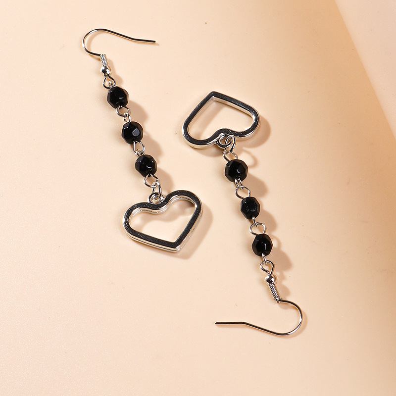 Simple Style Long Tassel Beads Hollow Heart Pendant Earrings display picture 3