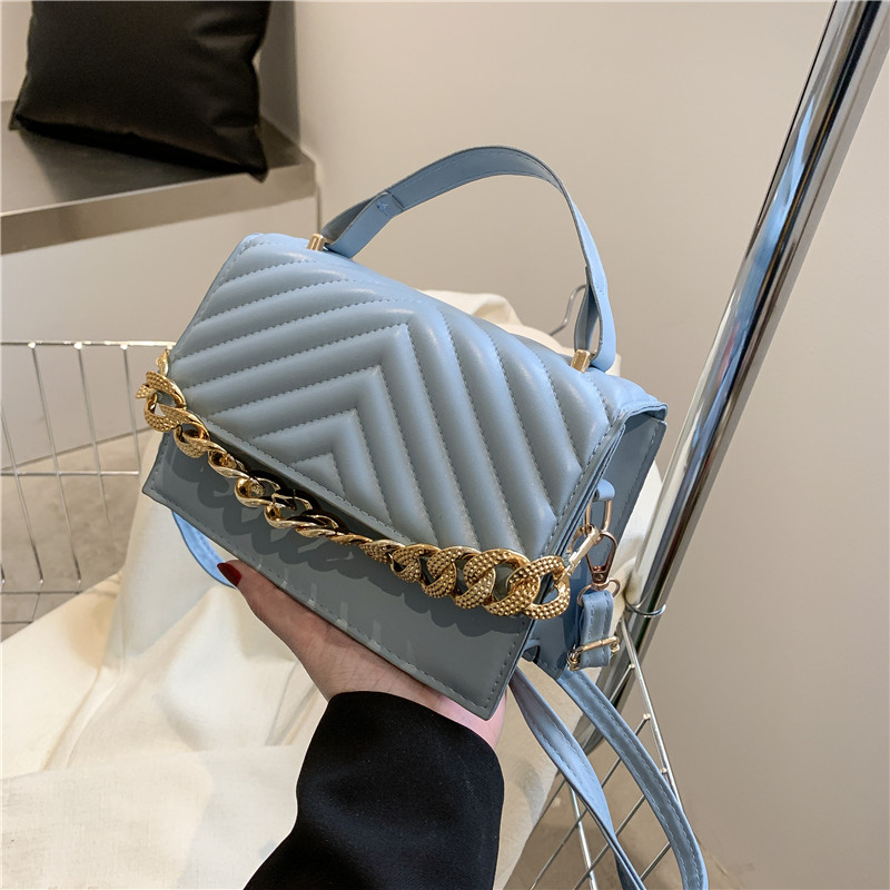 Fashion Simple Solid Color Diamond Small Chain Crossbody Shoulder Bag 19*13*6.5cm display picture 1