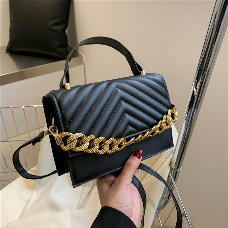 Fashion Simple Solid Color Diamond Small Chain Crossbody Shoulder Bag 19*13*6.5cm display picture 2