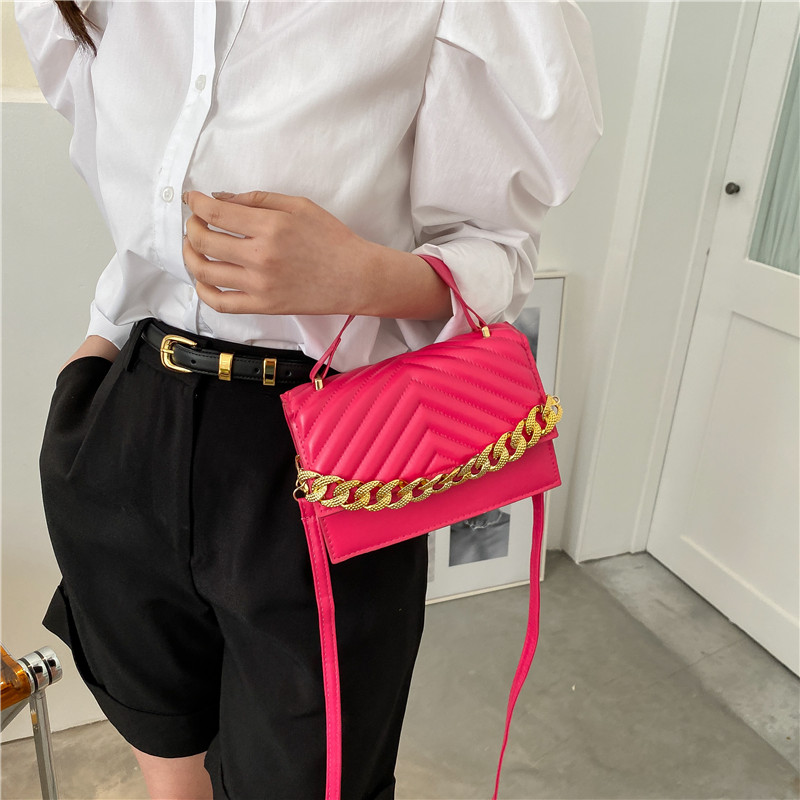 Fashion Simple Solid Color Diamond Small Chain Crossbody Shoulder Bag 19*13*6.5cm display picture 5