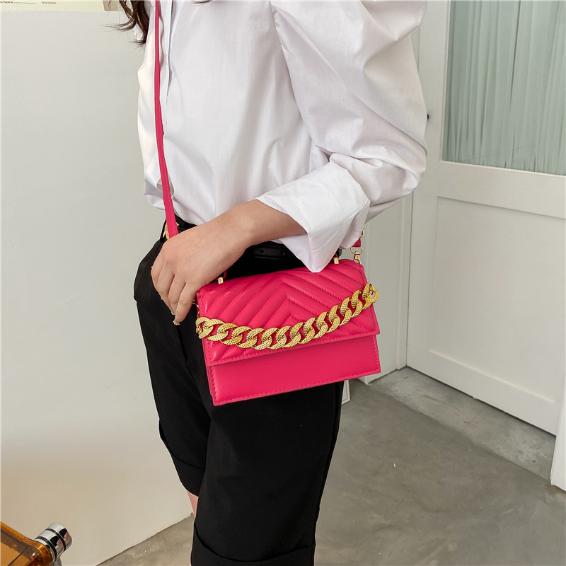 Fashion Simple Solid Color Diamond Small Chain Crossbody Shoulder Bag 19*13*6.5cm display picture 6