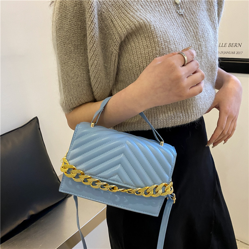 Fashion Simple Solid Color Diamond Small Chain Crossbody Shoulder Bag 19*13*6.5cm display picture 10