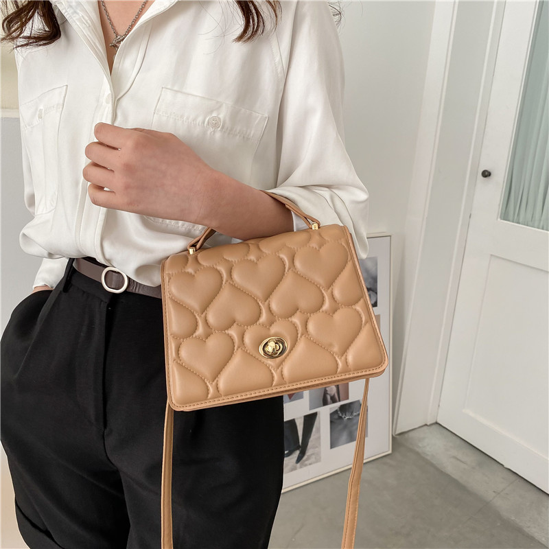 Fashion Indentation Heart Single Shoulder Crossbody Chain Small Square Bag 21*14.5 * 6.5cm display picture 3