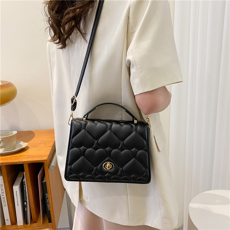 Fashion Indentation Heart Single Shoulder Crossbody Chain Small Square Bag 21*14.5 * 6.5cm display picture 6