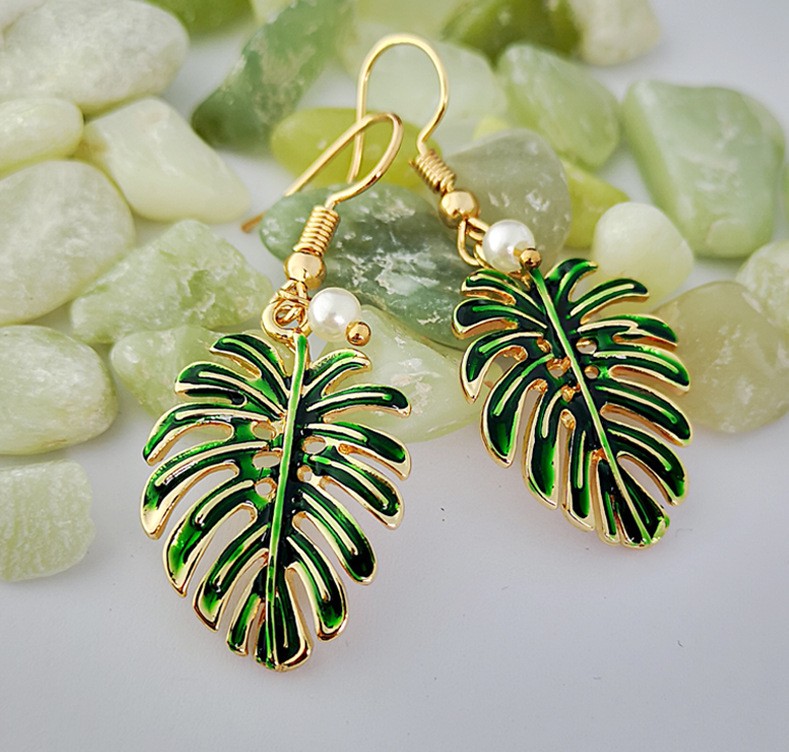 Fashion Bohemian Style Green Coconut Leaf 18k Gold-plated Pearl Pendant Earrings display picture 1