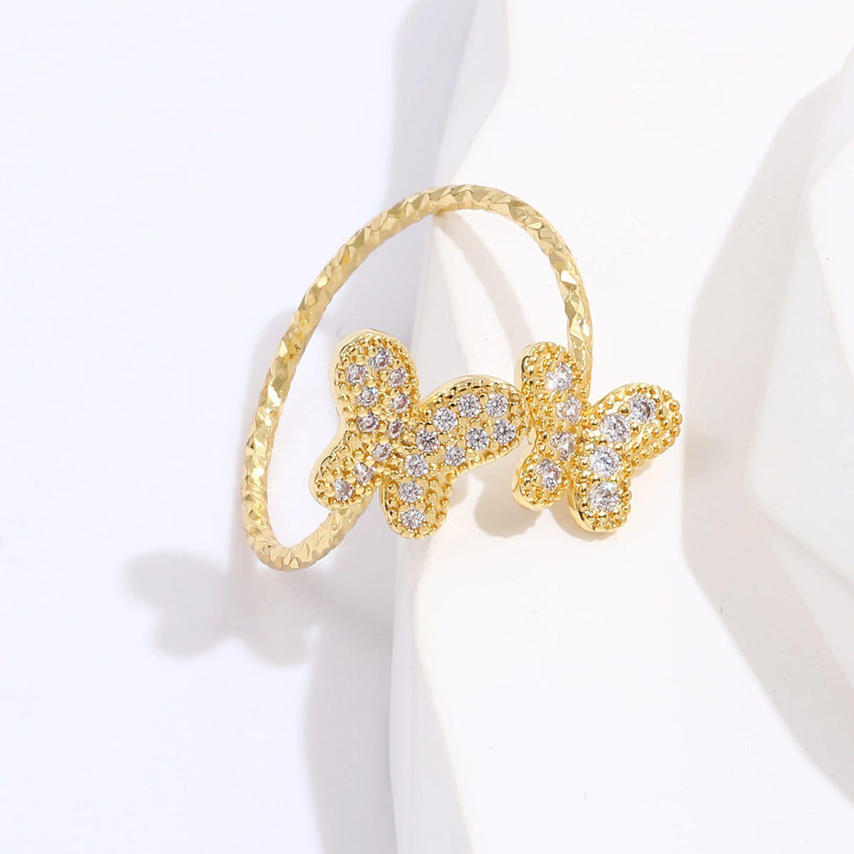 Mode Einfache Schmetterling Galvani 18k Gold Kupfer Ring display picture 2