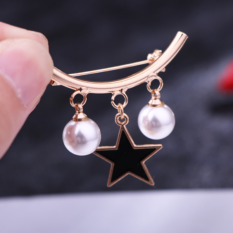 Fashion Curved Pearl Pendant Smiley Face Star Four Clover Alloy Brooch display picture 4