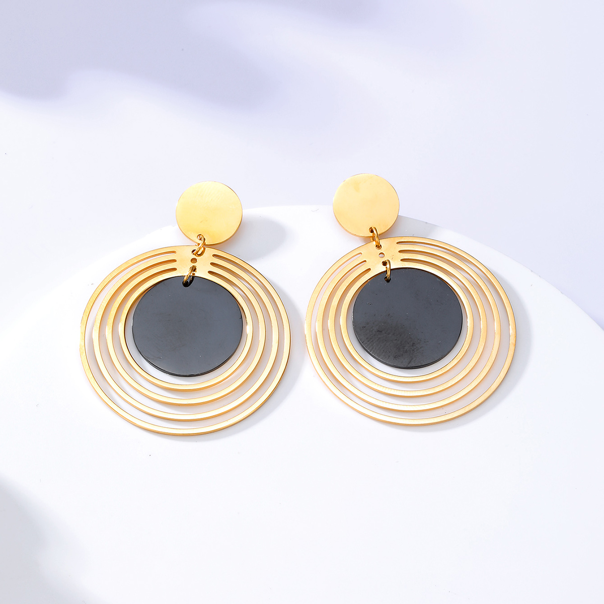 Fashion Simple Geometric Shape Steel Electroplated 18k Gold Earring display picture 1