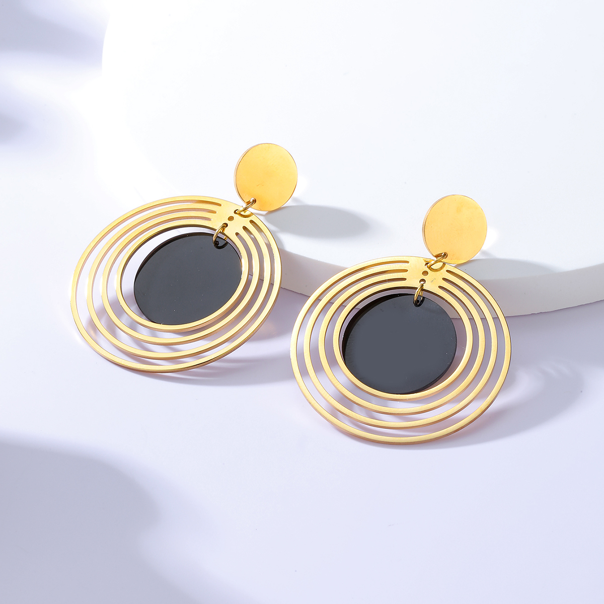 Fashion Simple Geometric Shape Steel Electroplated 18k Gold Earring display picture 3