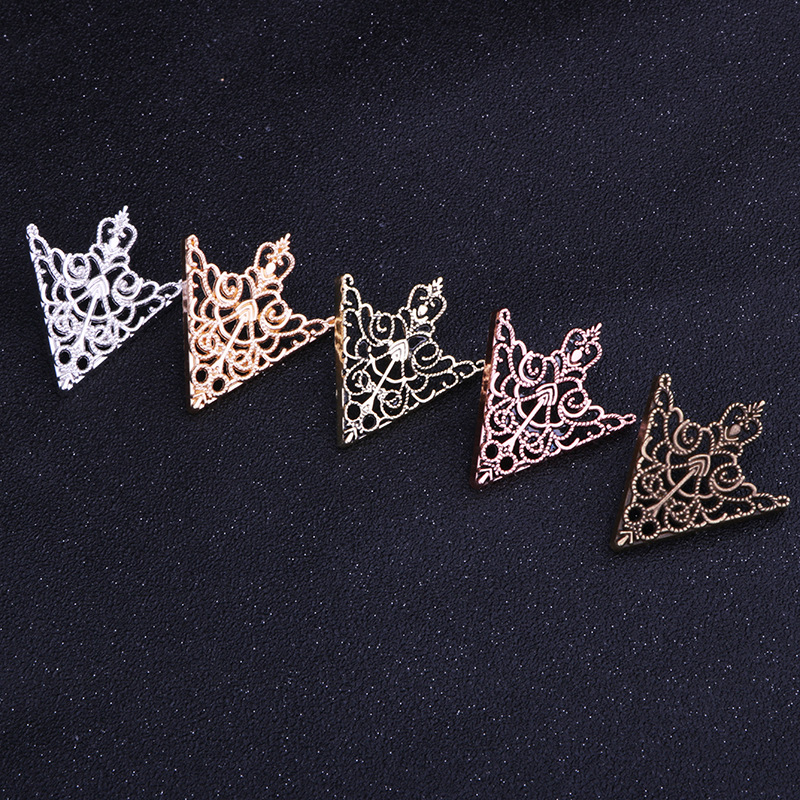 Retro Triangle Alloy Zinc Women'S Men'S Brooches display picture 2