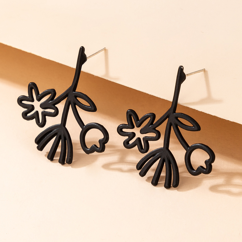 New Style Irregular Black Spray Paint Geometric Hollow Flower Pendant Earrings display picture 3