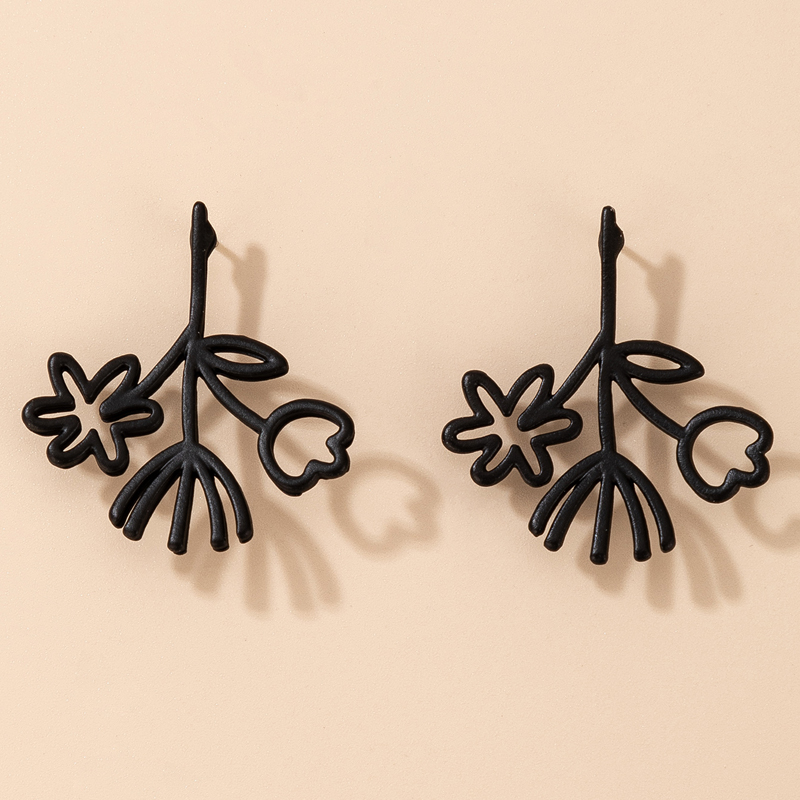 New Style Irregular Black Spray Paint Geometric Hollow Flower Pendant Earrings display picture 5