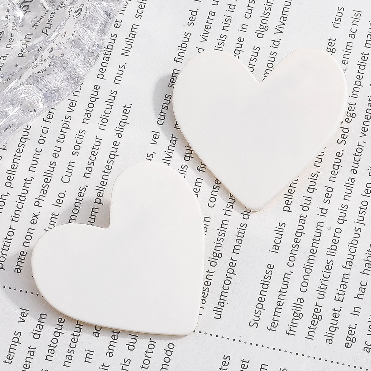 Fashion Simple Solid Color White Summer Heart-shaped Hairpin display picture 1