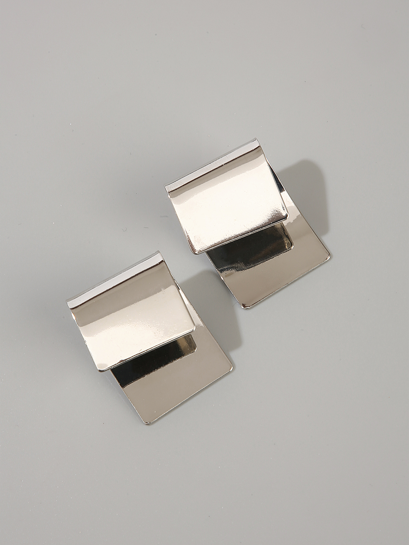 925 Silver Needle Elegant Metal Square Earrings Female Niche Cold Scenery Surface Earrings Korean Simple Personalized Earrings display picture 3