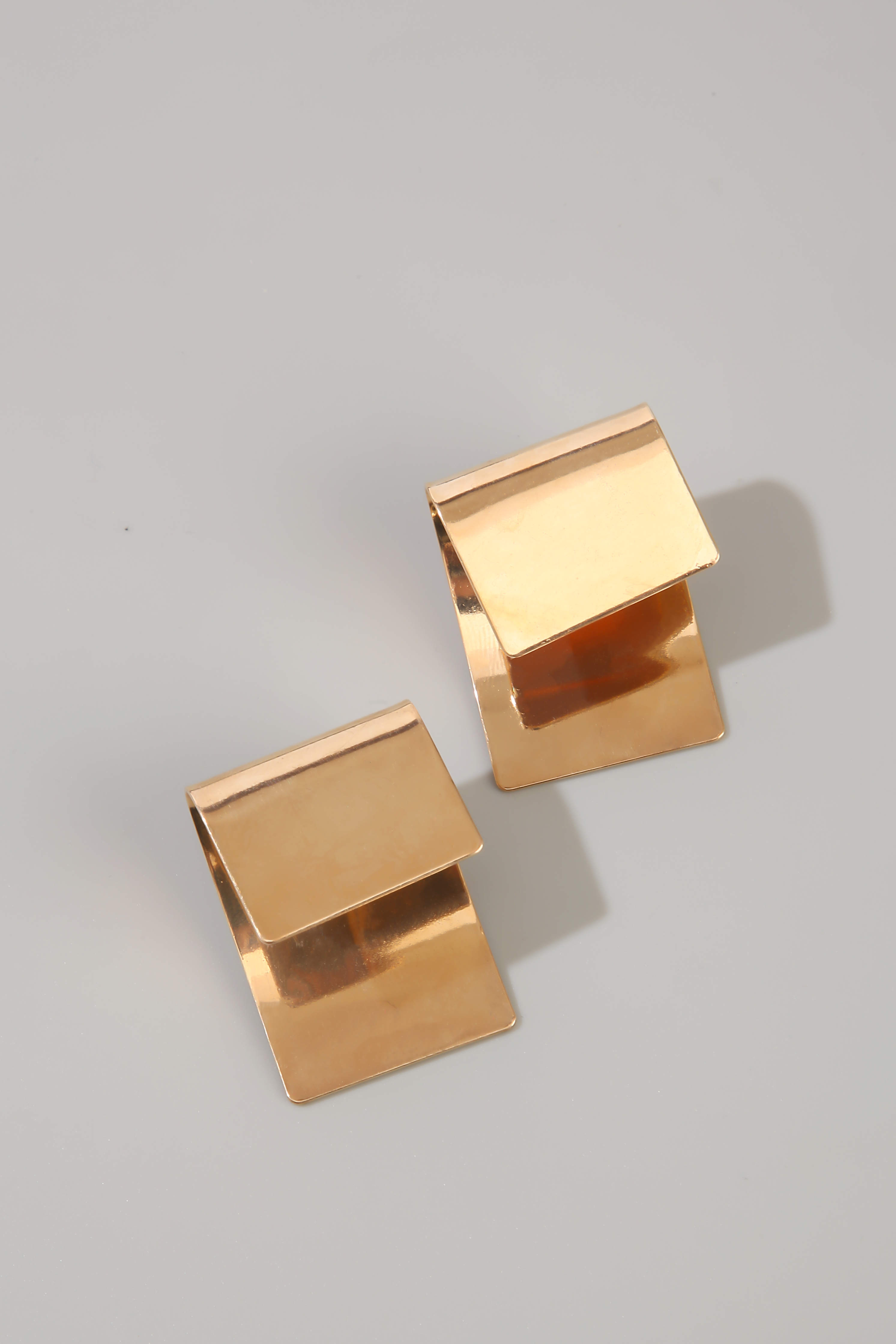 925 Silver Needle Elegant Metal Square Earrings Female Niche Cold Scenery Surface Earrings Korean Simple Personalized Earrings display picture 4