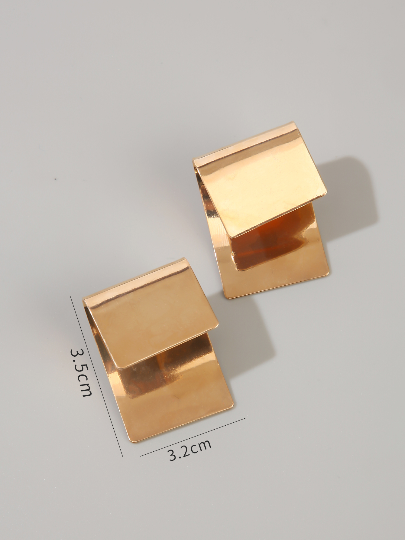 925 Silver Needle Elegant Metal Square Earrings Female Niche Cold Scenery Surface Earrings Korean Simple Personalized Earrings display picture 5