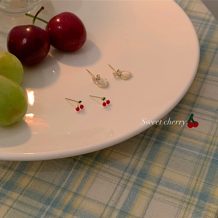 Cherry Pearl Heart-shaped Cute Opal Ear Studs display picture 2
