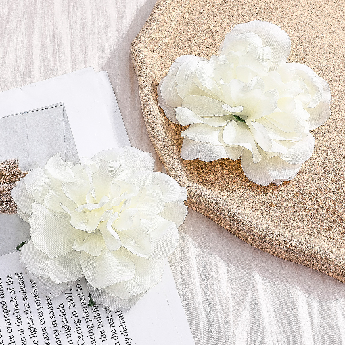 Fashion Beach Vacation White Flower Shaped Barrettes Hair Accessories display picture 1