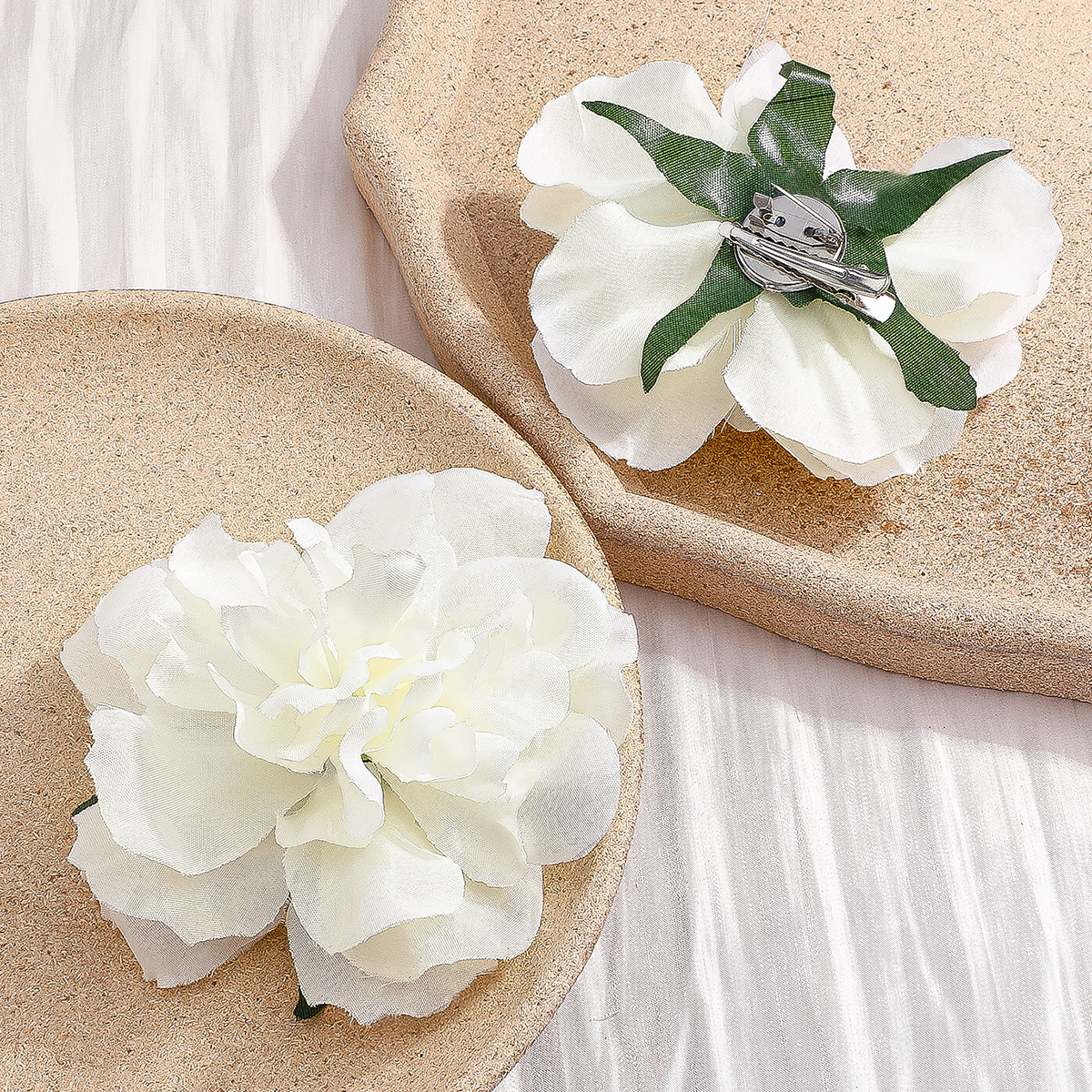 Fashion Beach Vacation White Flower Shaped Barrettes Hair Accessories display picture 2