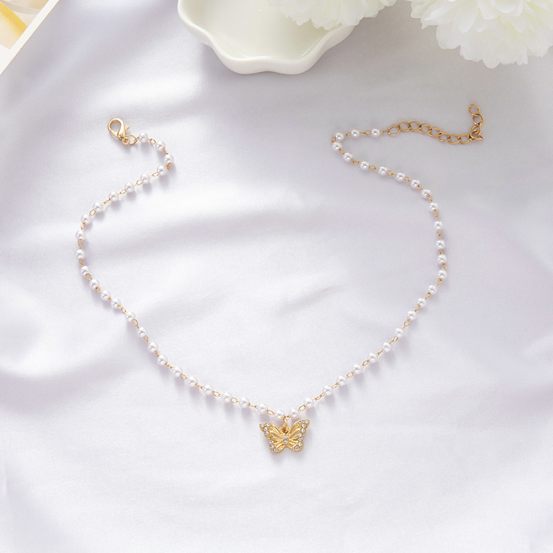 Fashion Elegant Imitation Pearl Beaded Rhinestone Inlaid Butterfly Pendant Clavicle Chain Necklace display picture 6