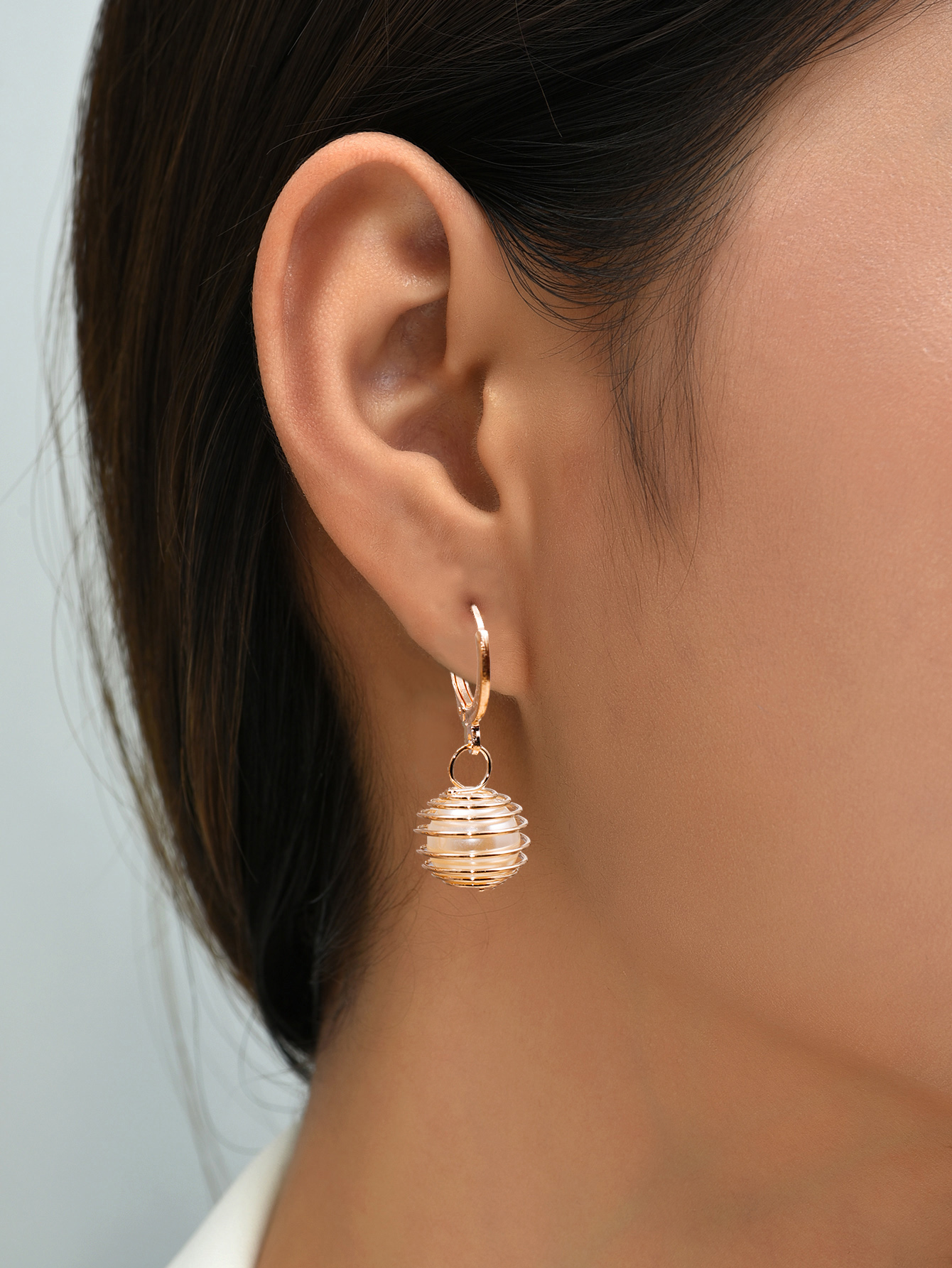 Korean Fashion Simple Round Hollow Earrings Stainless Steel Pearl Earrings Peach Pit-shaped Earclip Earrings display picture 1