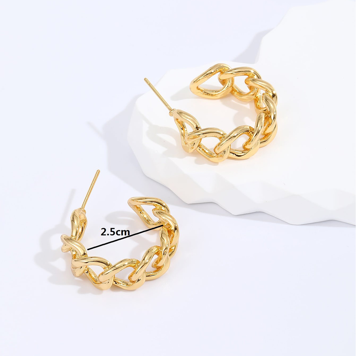 Fashionable Metal Hong Kong Style Retro Copper Electroplated 18k Golden Hollow Chain Hoop Earrings display picture 3