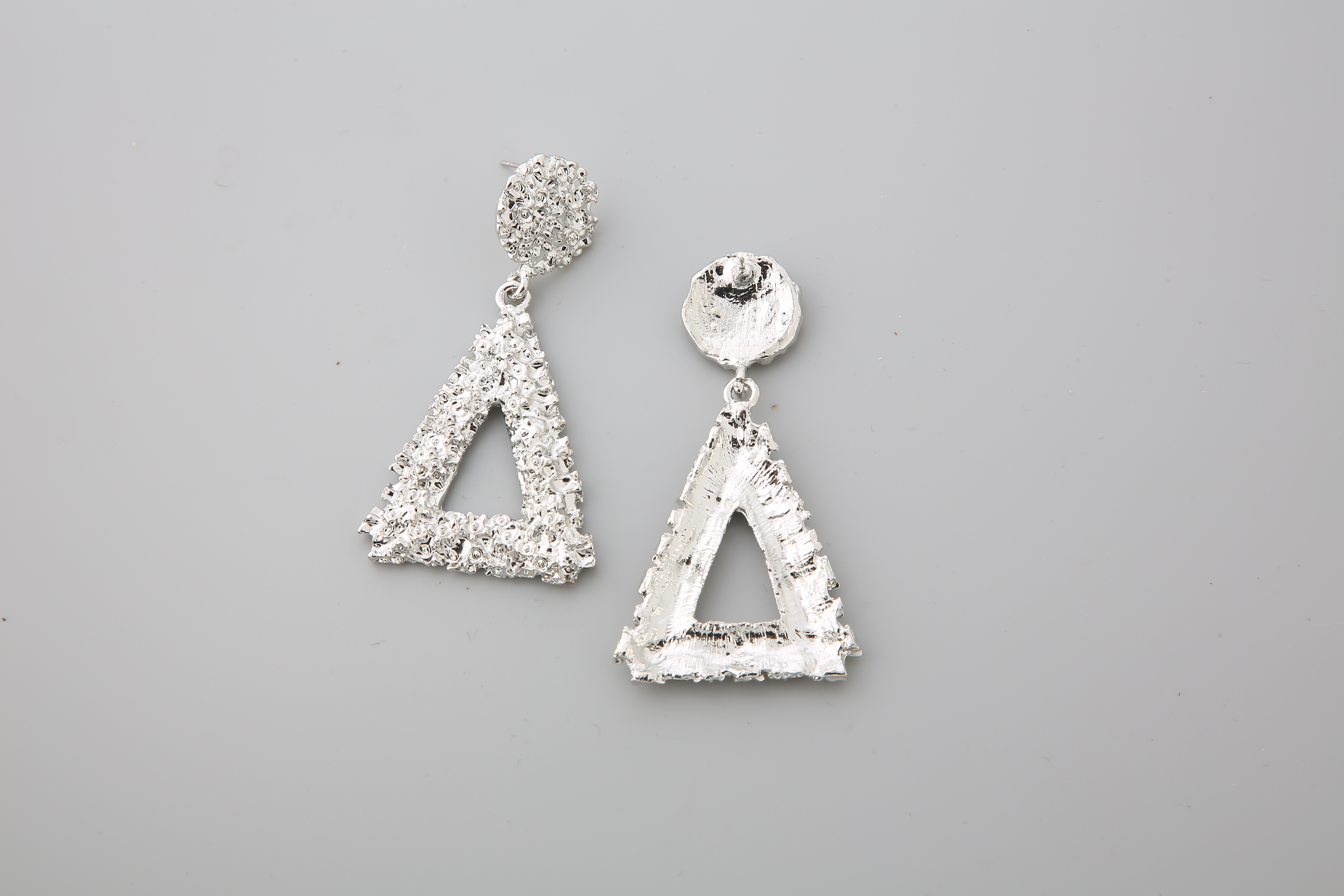 Vintage Style Triangle Geometric Alloy Plating Dangling Earrings display picture 3