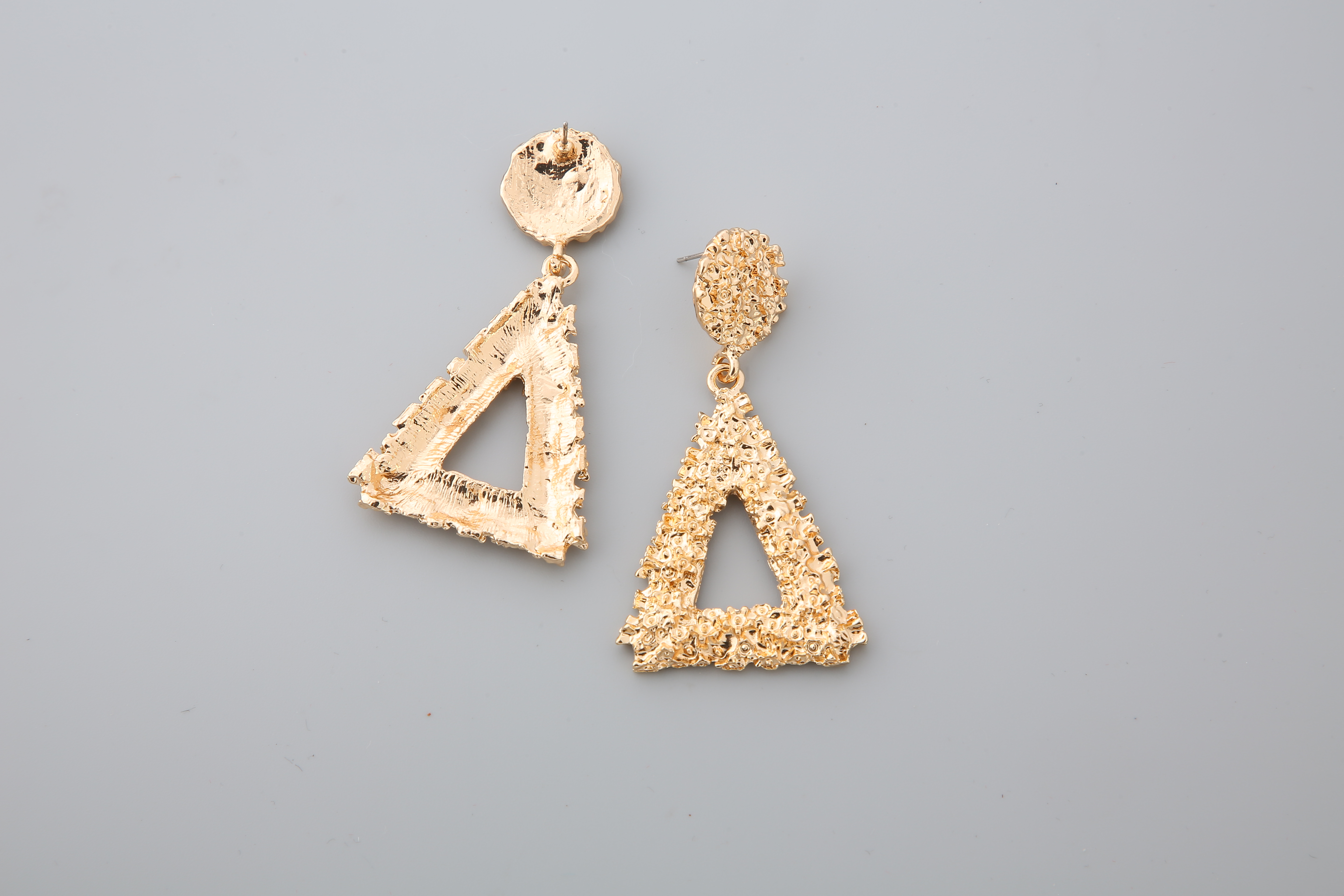 Vintage Style Triangle Geometric Alloy Plating Dangling Earrings display picture 4
