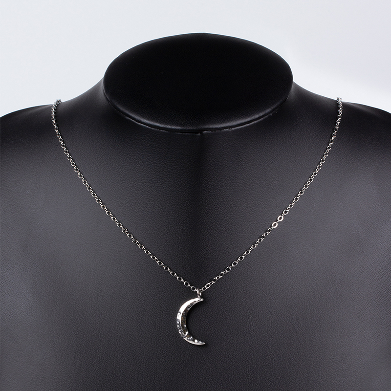 Fashion Simple Crescent Shape Pendant Clavicle Chain Necklace  Female display picture 1