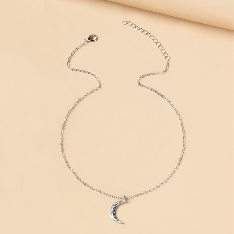 Fashion Simple Crescent Shape Pendant Clavicle Chain Necklace  Female display picture 2