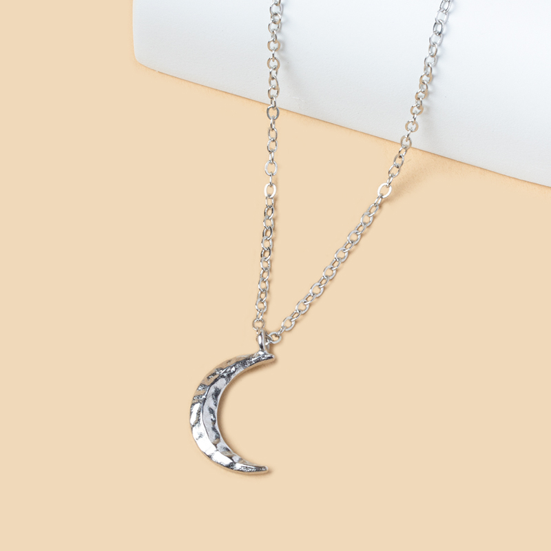 Fashion Simple Crescent Shape Pendant Clavicle Chain Necklace  Female display picture 4