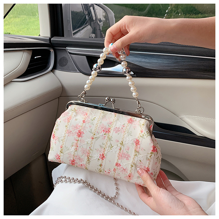 2022 New Summer Shell Bag Fashion Pearl Chain Printed Small Square Messenger Bag display picture 1