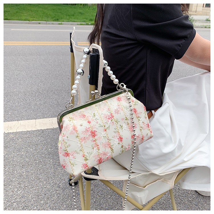 2022 New Summer Shell Bag Fashion Pearl Chain Printed Small Square Messenger Bag display picture 2