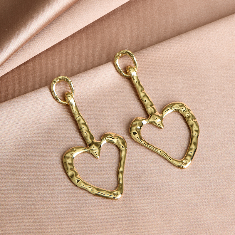 New Fashion Simple Irregular Heart Pendant Metal Earrings display picture 3