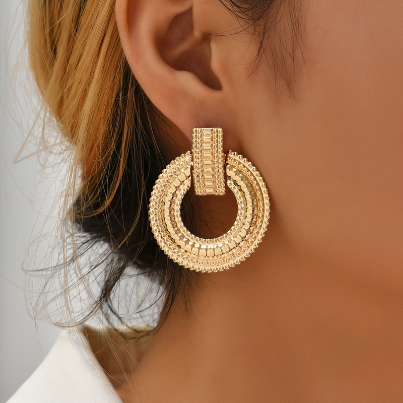 2022 New Fashion Simple Geometric Hollow Circle Alloy Stud Earring display picture 1