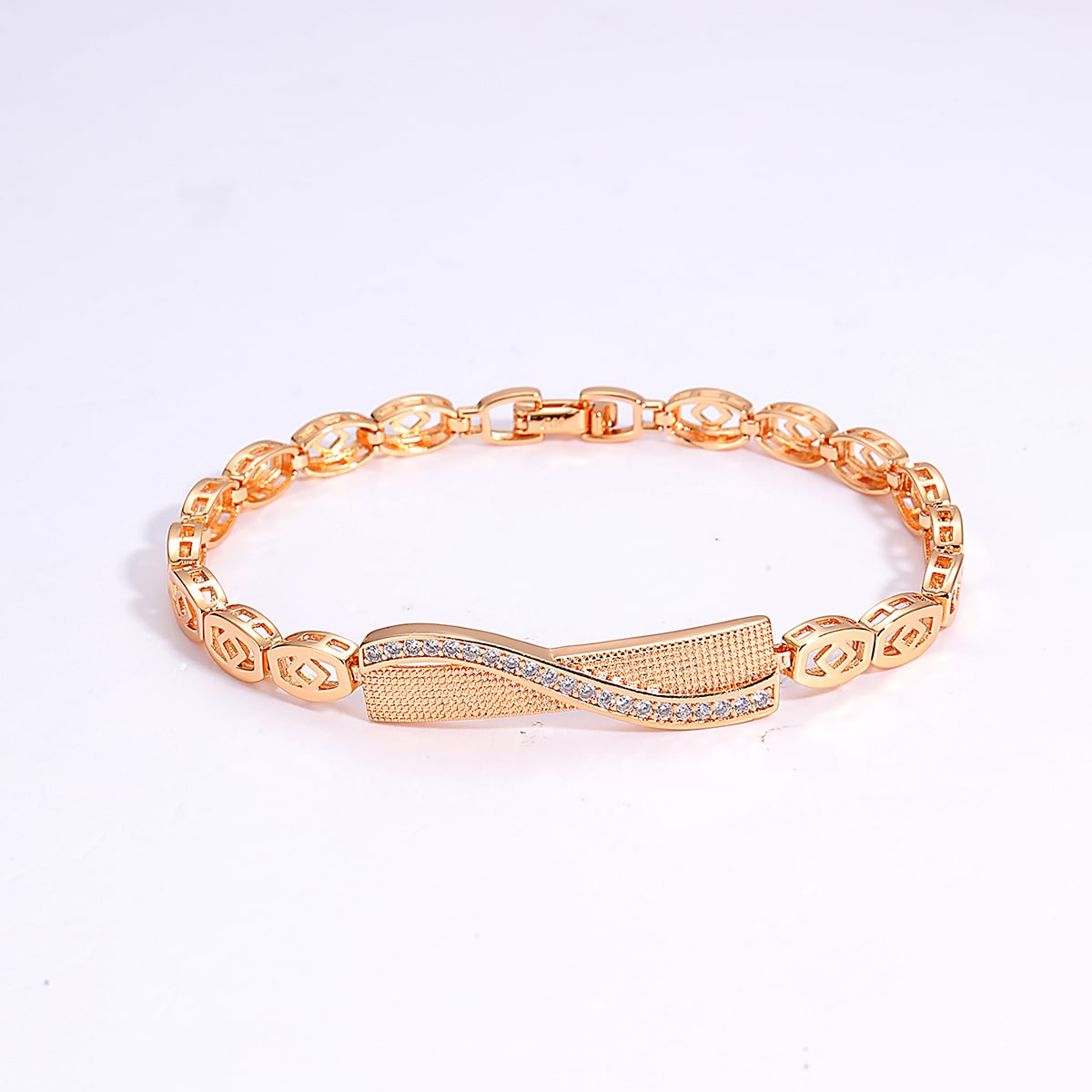 Fashion Simple Copper Electroplated 18k Gold Inlaid Zircon Square Bracelet display picture 2