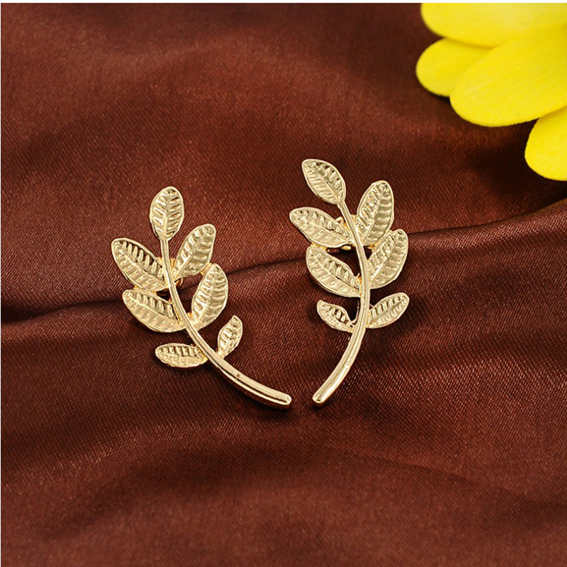 Simple Fashion Gold Leaf Shaped Alloy Stud Earrings display picture 1