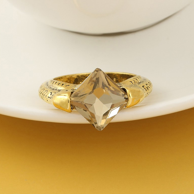 Fashion Simple Retro Inlay Diamond Alloy Ring Jewelry display picture 3