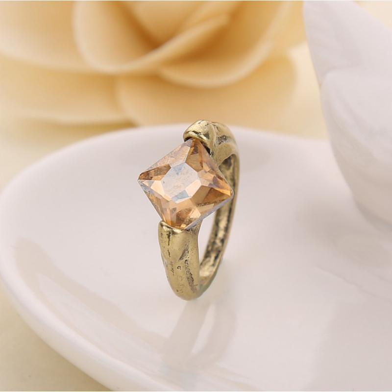 Fashion Simple Retro Inlay Diamond Alloy Ring Jewelry display picture 4