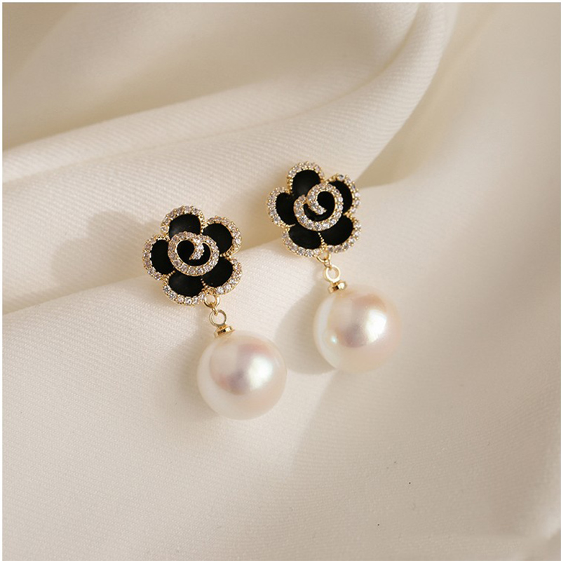 Fashionable Black Rose Pearl Diamond Flower Alloy Stud Earrings display picture 1
