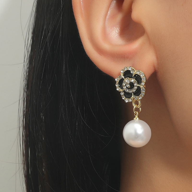 Fashionable Black Rose Pearl Diamond Flower Alloy Stud Earrings display picture 3