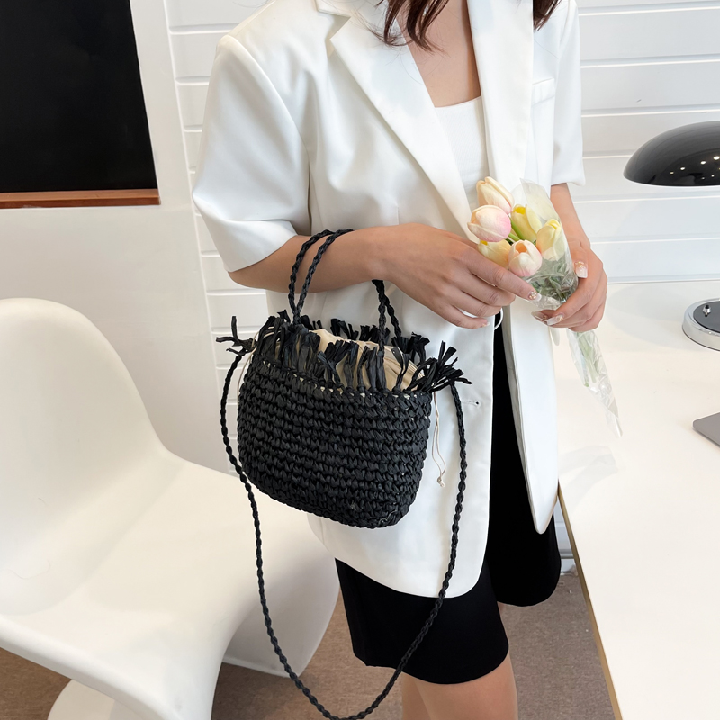 Fashion One Shoulder Hand-woven Small Size Shopping Basket Bag 22*18 * 12cm display picture 3