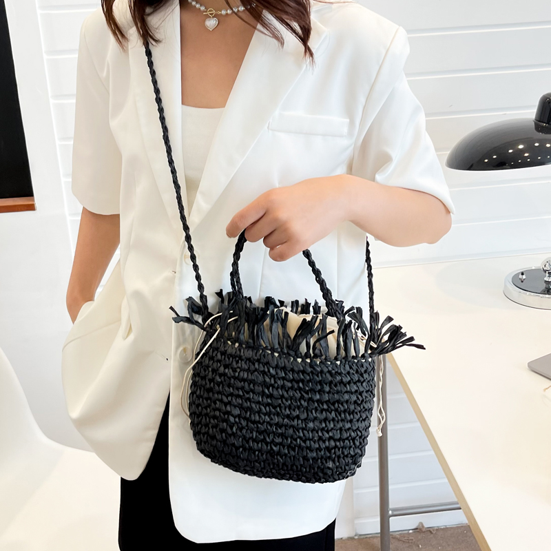 Fashion One Shoulder Hand-woven Small Size Shopping Basket Bag 22*18 * 12cm display picture 4