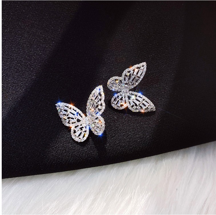Elegante Mariposa Aleación Embutido Diamantes De Imitación Artificiales Pendientes 1 Juego display picture 3