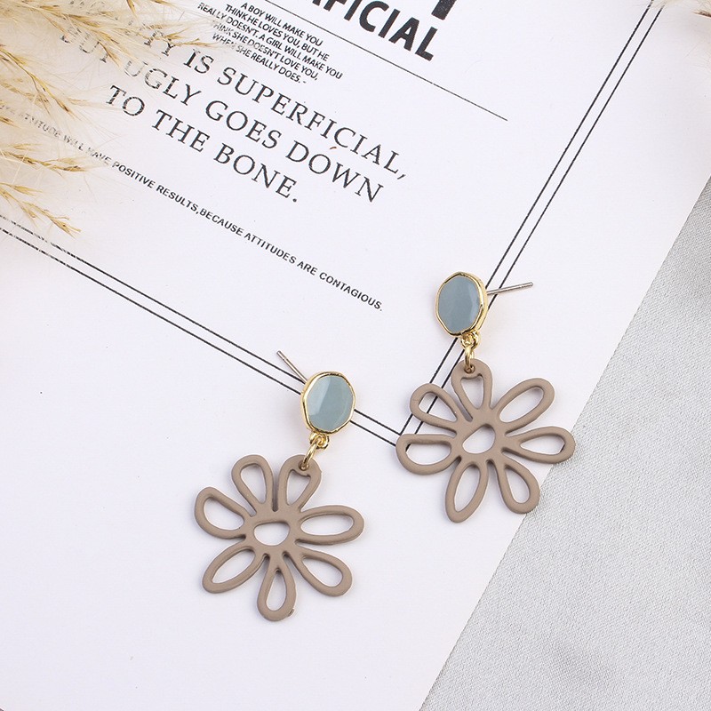 Sterling Silver Needle Bohemian Style Simple Cutout Irregular Flowers Earrings display picture 1