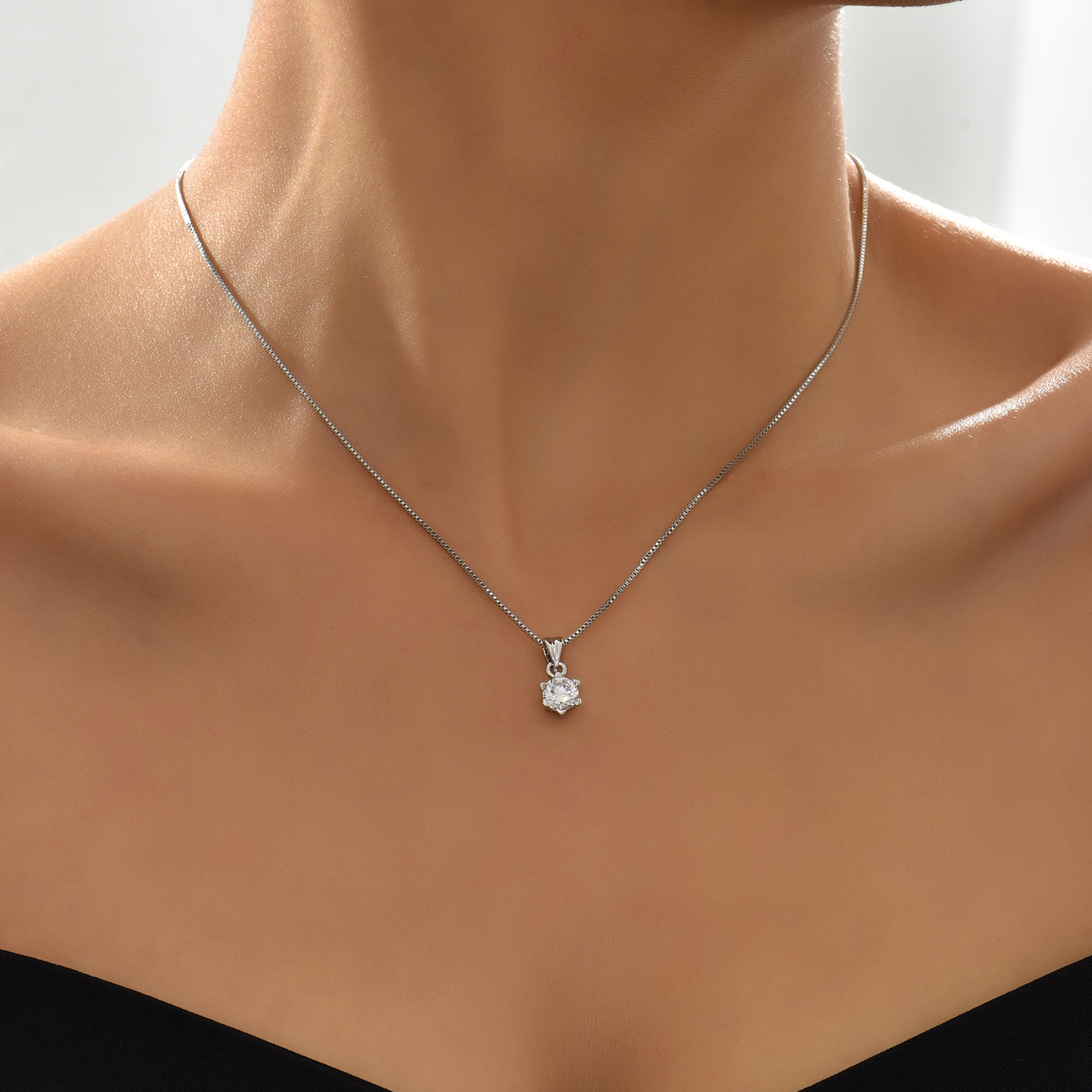 Fashion Simple Copper Inlaid Zircon Geometric  Pendant Clavicle Chain Necklace display picture 2