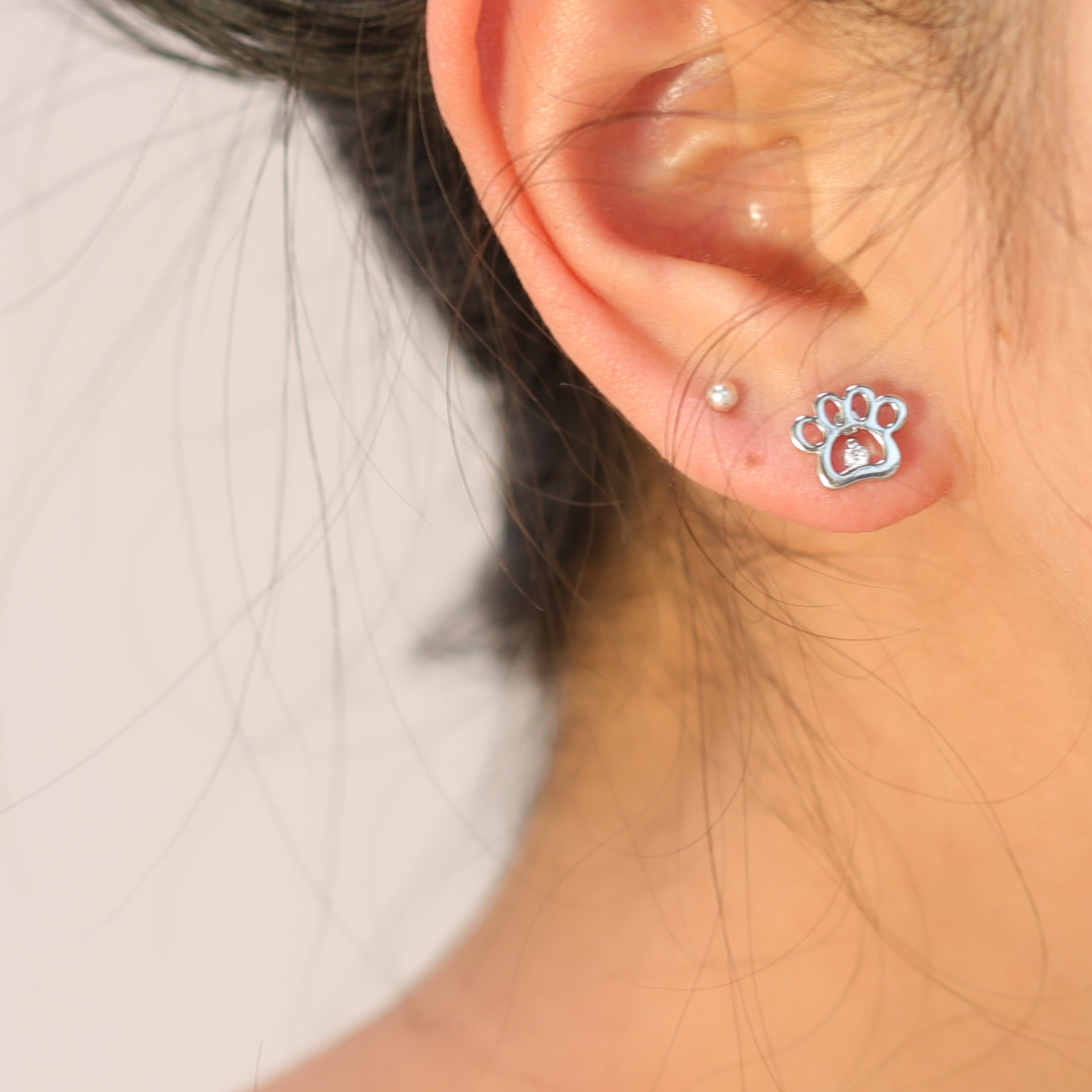 Fashion Cute Small Animal Palm-shaped Zircon Inlaid Stud Earrings display picture 1