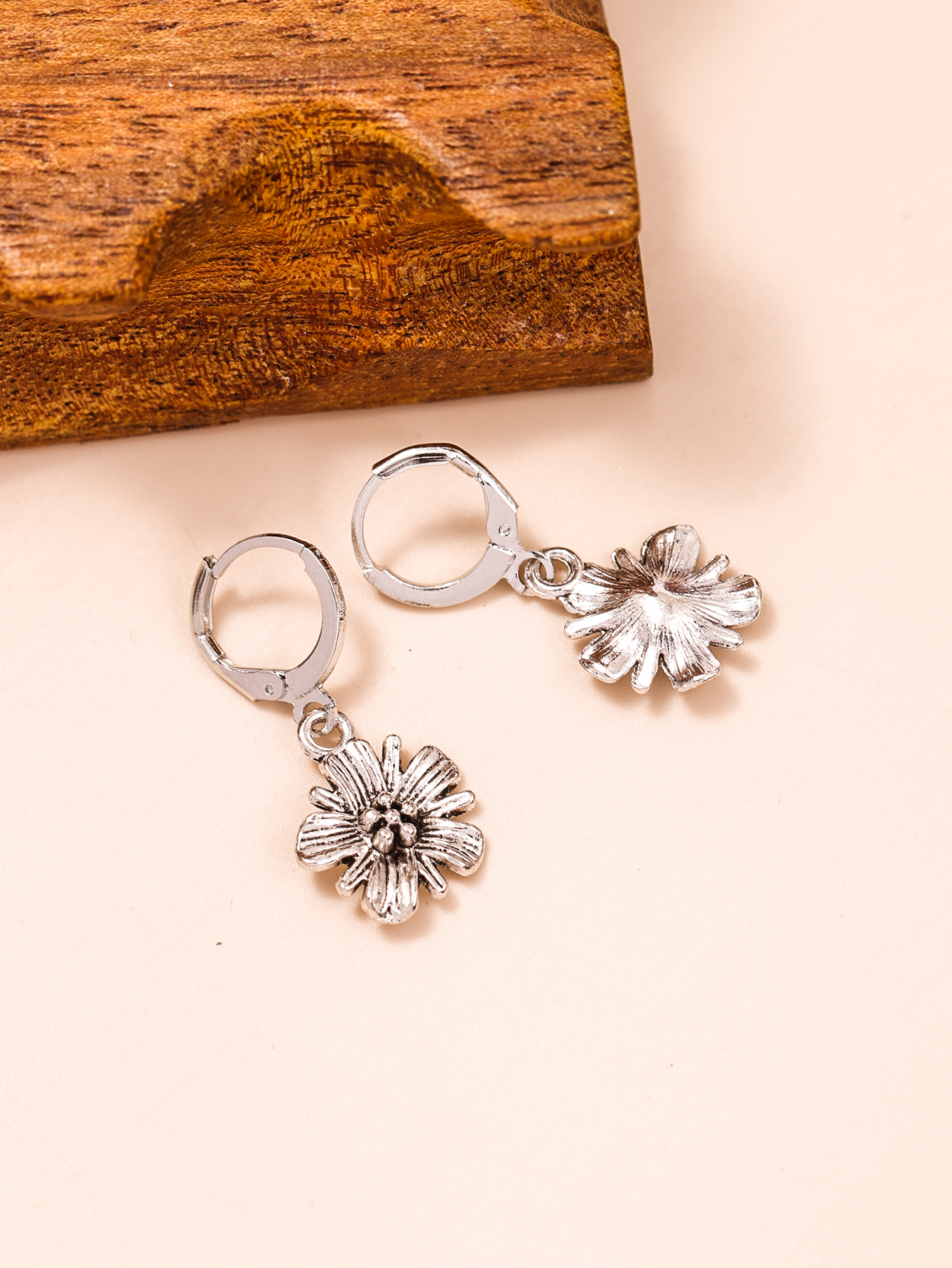 Fashion Flower Sterling Silver Earrings display picture 4